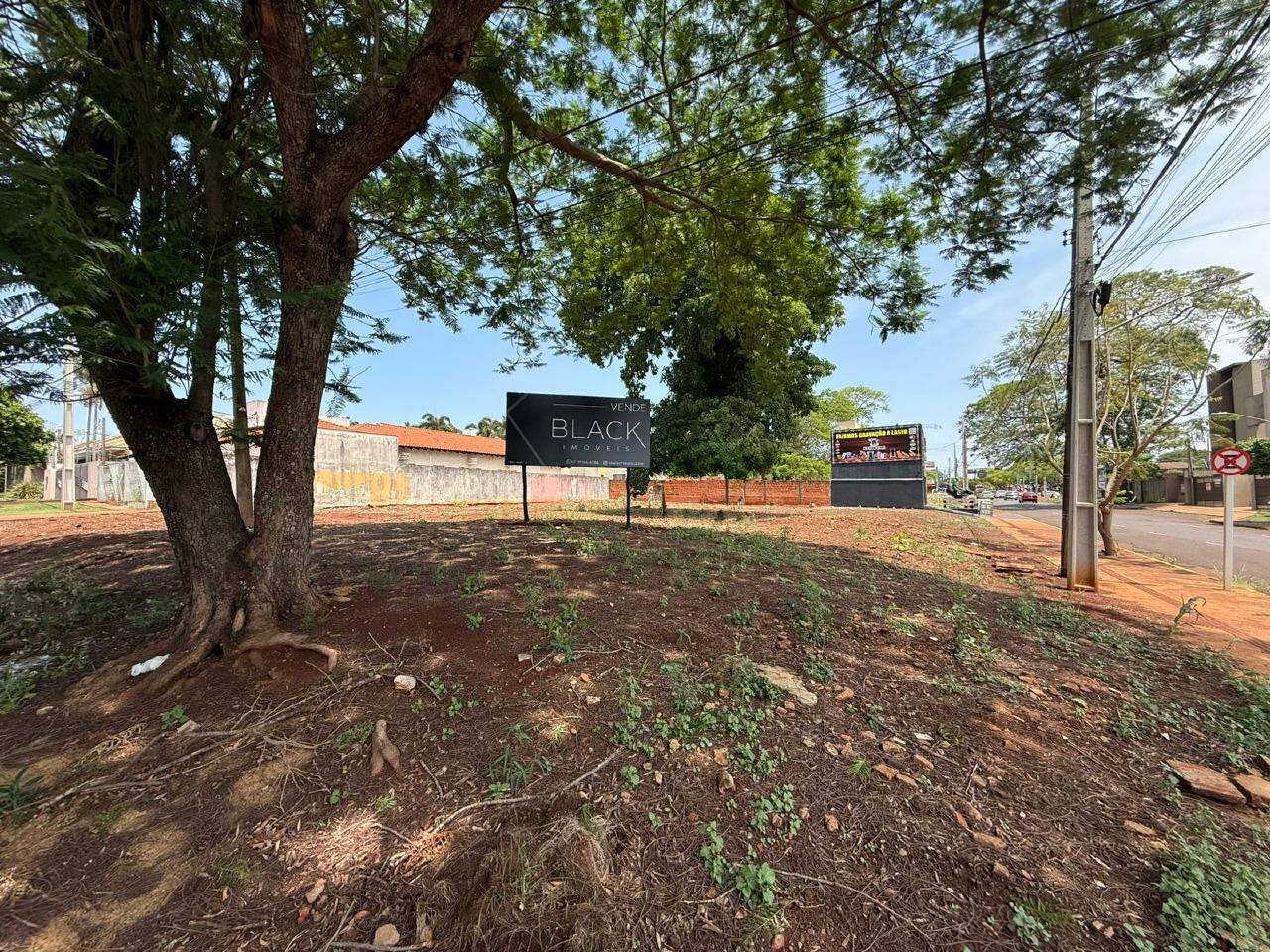 Esquina Comercial a venda – 100m da Unigran