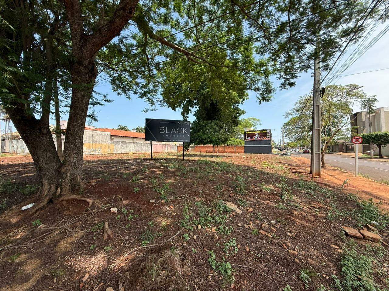 Esquina Comercial a venda – 100m da Unigran