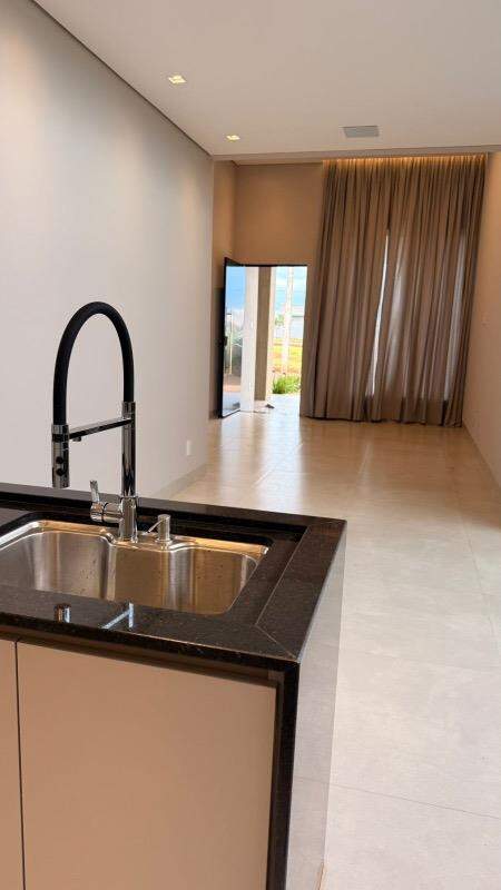 Casa à venda, 2 quartos, 1 suíte, 2 vagas, Vivere do Lago – Dourados/MS
