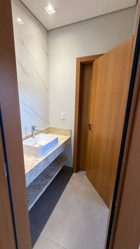 Belíssima CASA DE ALTO PADRÃO NO CONDOMÍNIO VIVERE DO LAGO - Foto 15