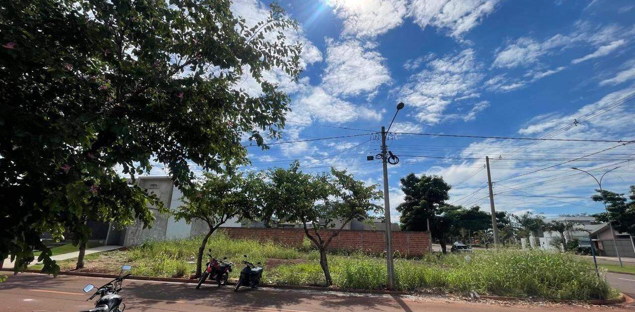 Terreno de esquina em bairro com alta valorização no Cristhais II - Foto 2