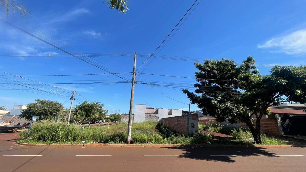Terreno de esquina em bairro com alta valorização no Cristhais II - Foto 1