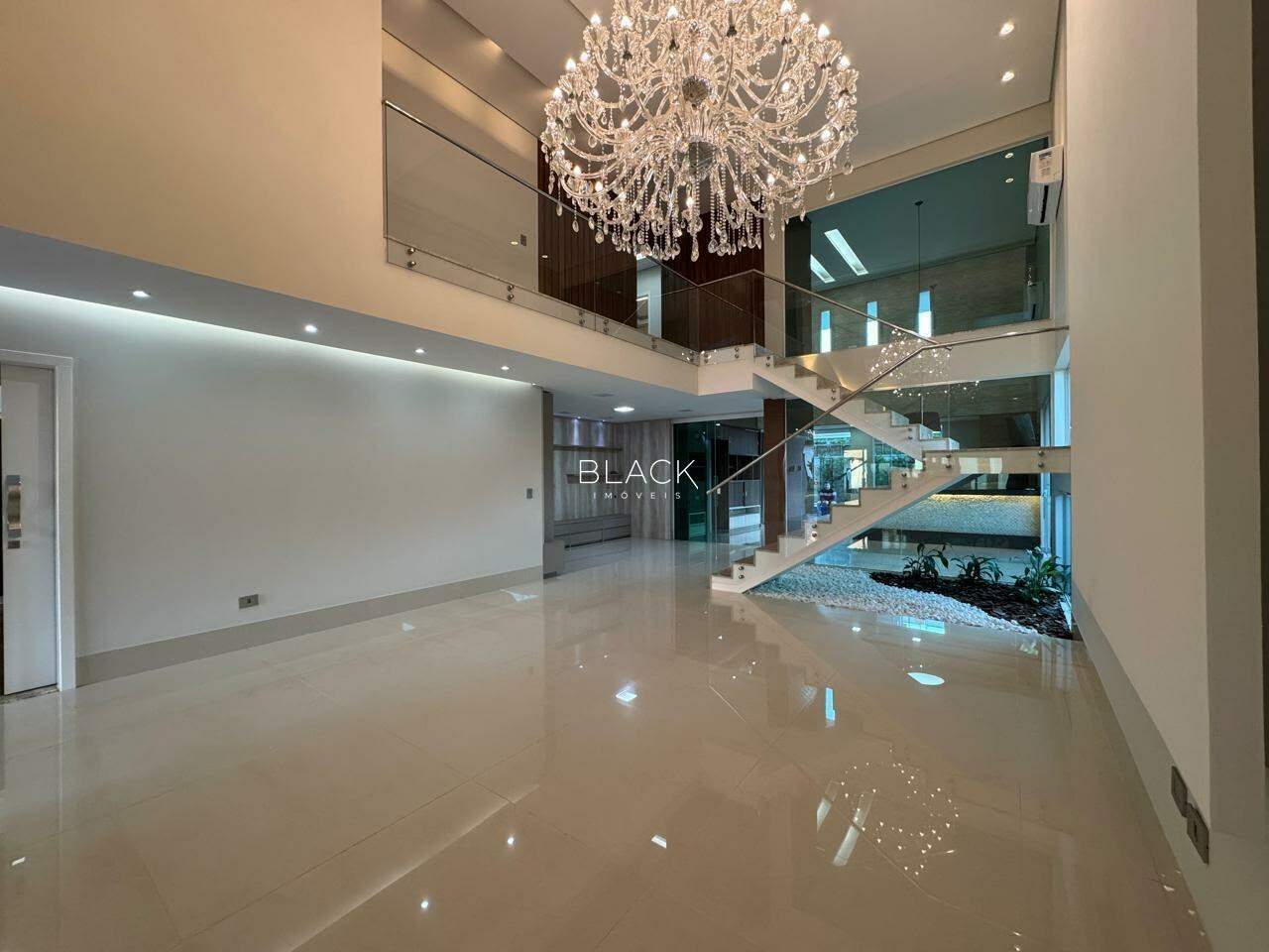 Sobrado à venda – Condomínio Parque Residencial Damha I
