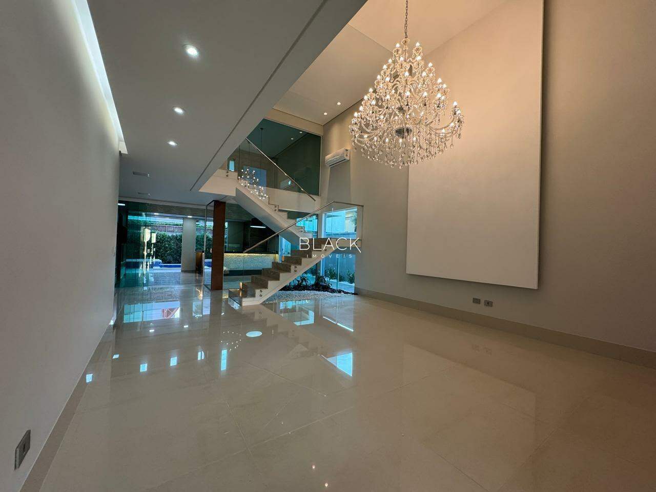 Sobrado à venda – Condomínio Parque Residencial Damha I