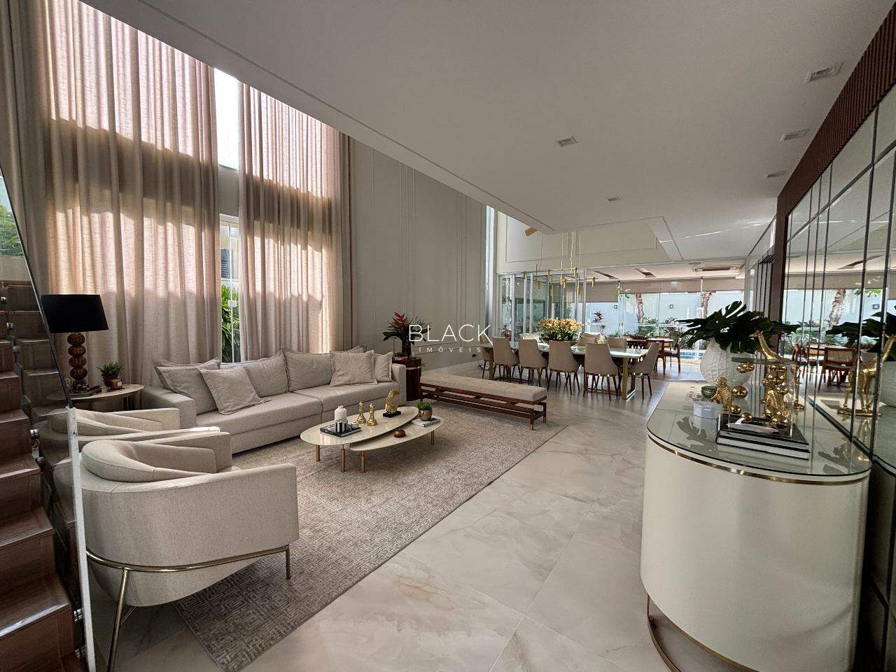 Casa triplex à venda – Alphaville II