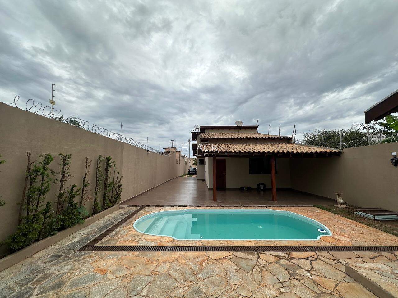 Casa térrea à venda no Bairro Caiçara