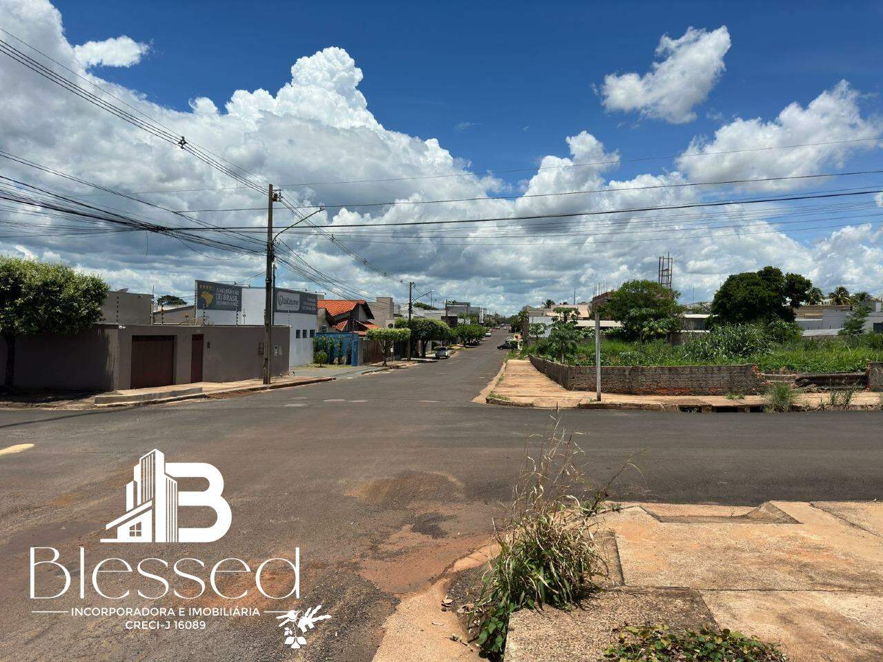 Lote à venda no PARQUE DAS MANSÕES: 
