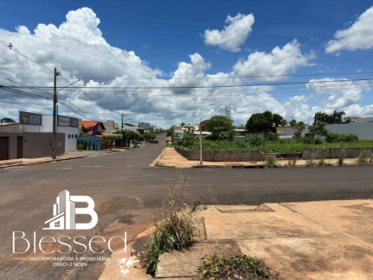 Lote à venda no PARQUE DAS MANSÕES: 