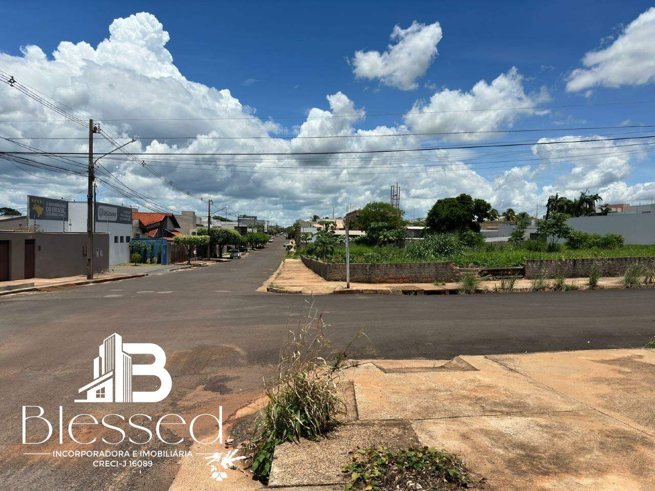 Lote à venda no PARQUE DAS MANSÕES: 
