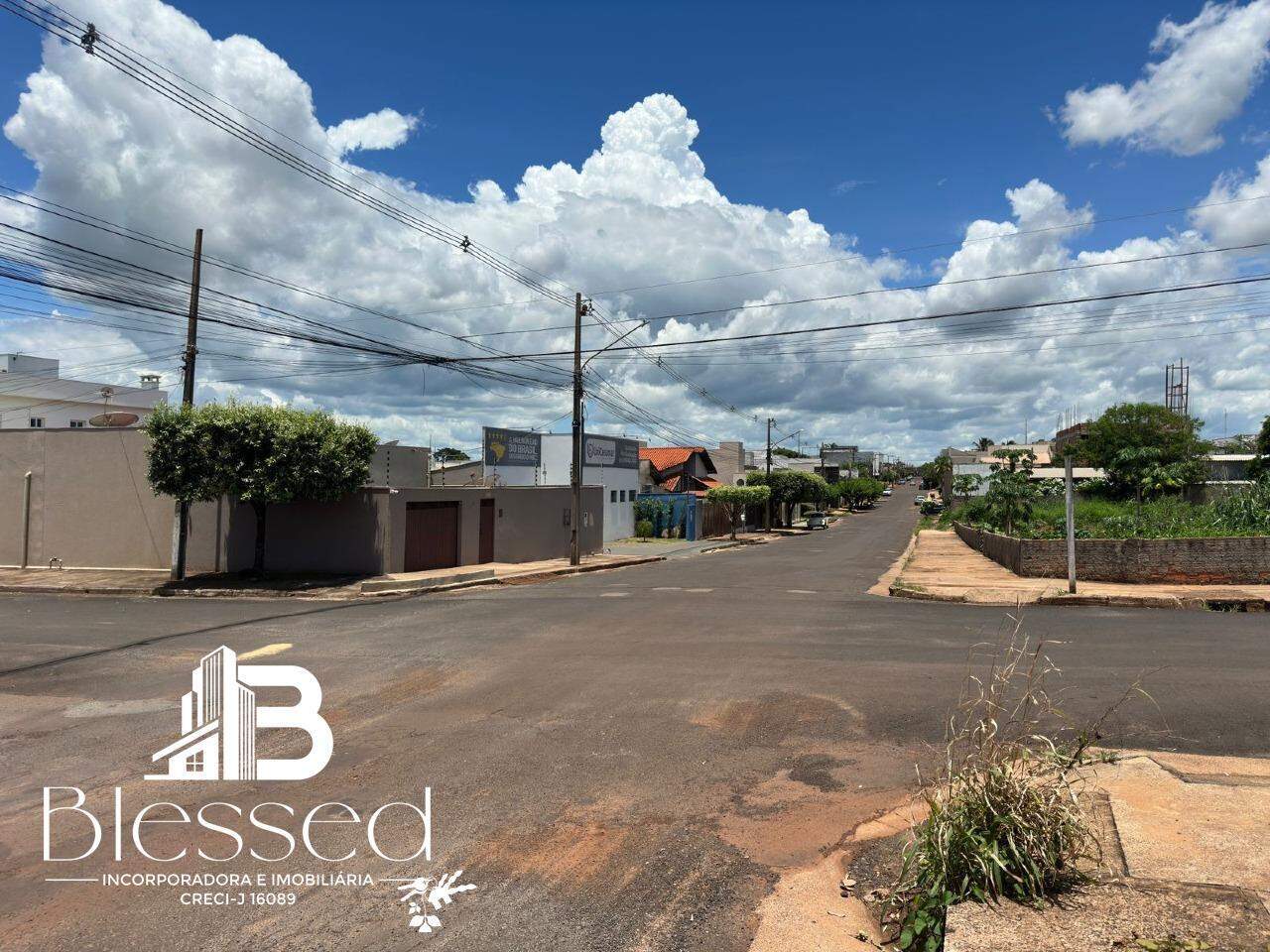 Lote à venda no PARQUE DAS MANSÕES: 