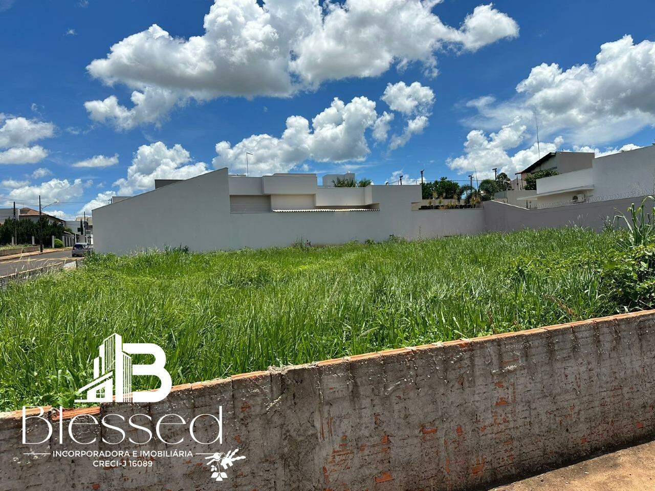 Lote à venda no PARQUE DAS MANSÕES: 