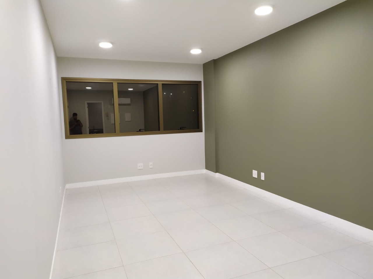 Salas/Conjuntos[ NumeroQuarto] Trindade Florianópolis The Place Office: 