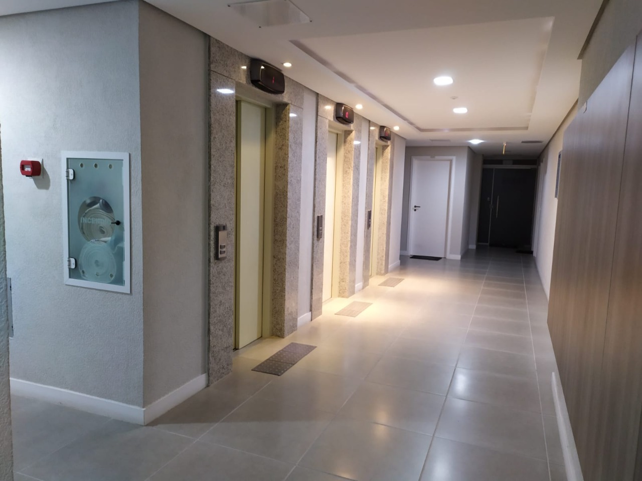 Salas/Conjuntos[ NumeroQuarto] Trindade Florianópolis The Place Office: 