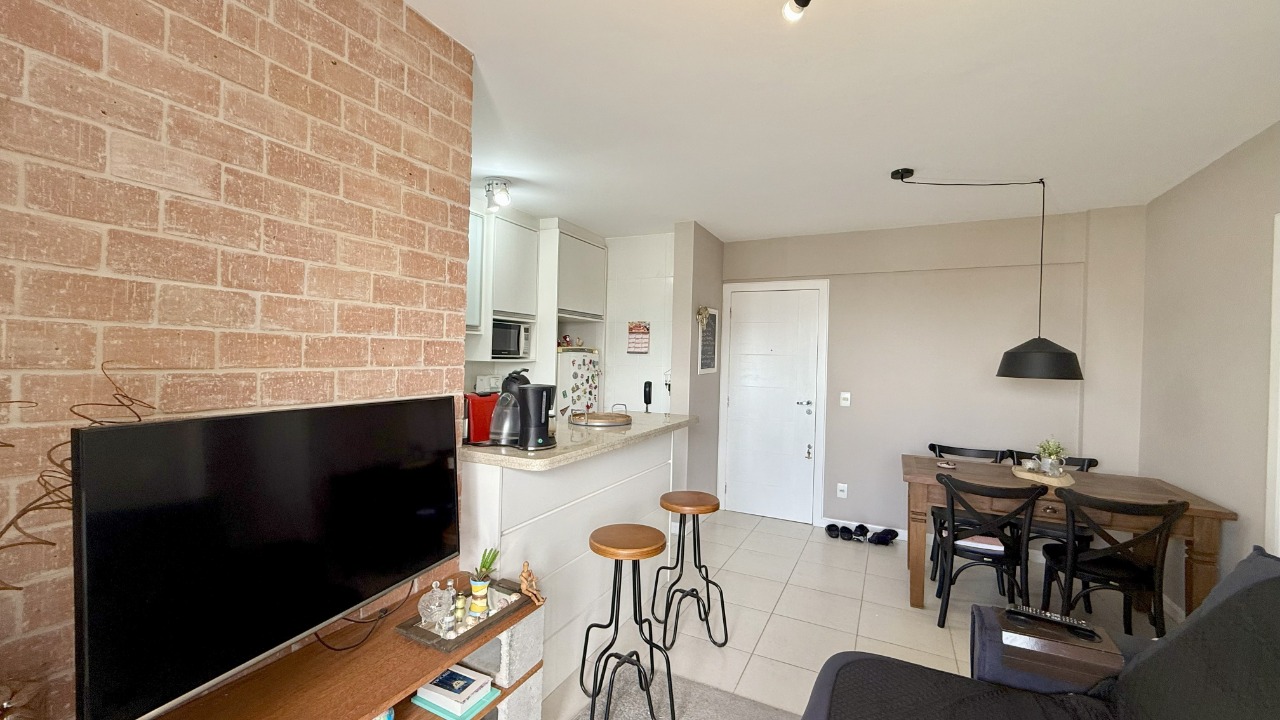 Apartamento[ NumeroQuarto] Barreiros São José Mariana Costa Bento: Living Integrado