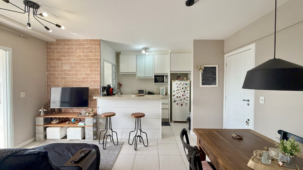 Apartamento[ NumeroQuarto] Barreiros São José Mariana Costa Bento: Living Integrado