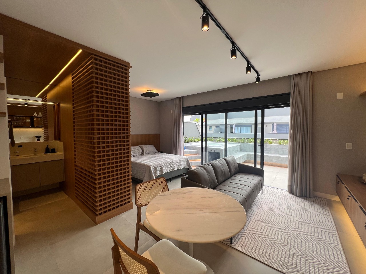 Estúdio[ NumeroQuarto] Saco Grande Florianópolis First: 