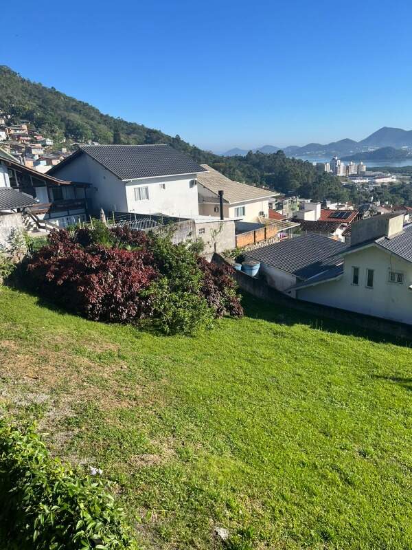 Terreno[ NumeroQuarto] Trindade Florianópolis : 