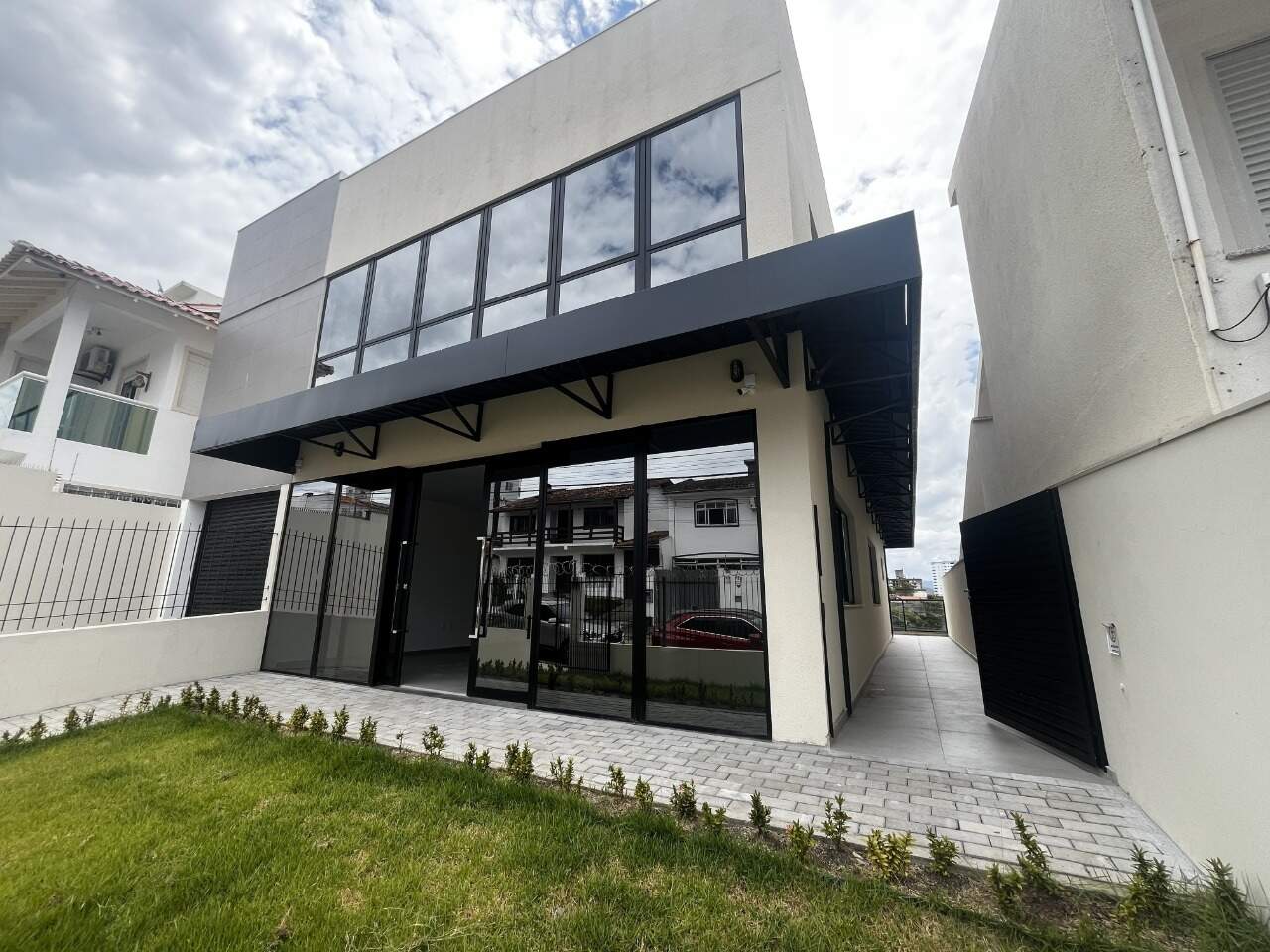 Prédio Comercial[ NumeroQuarto] Jardim Atlântico Florianópolis : 