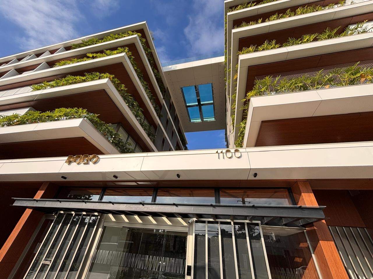 Apartamento[ NumeroQuarto] Jurerê Internacional Florianópolis Puro Design Living: 