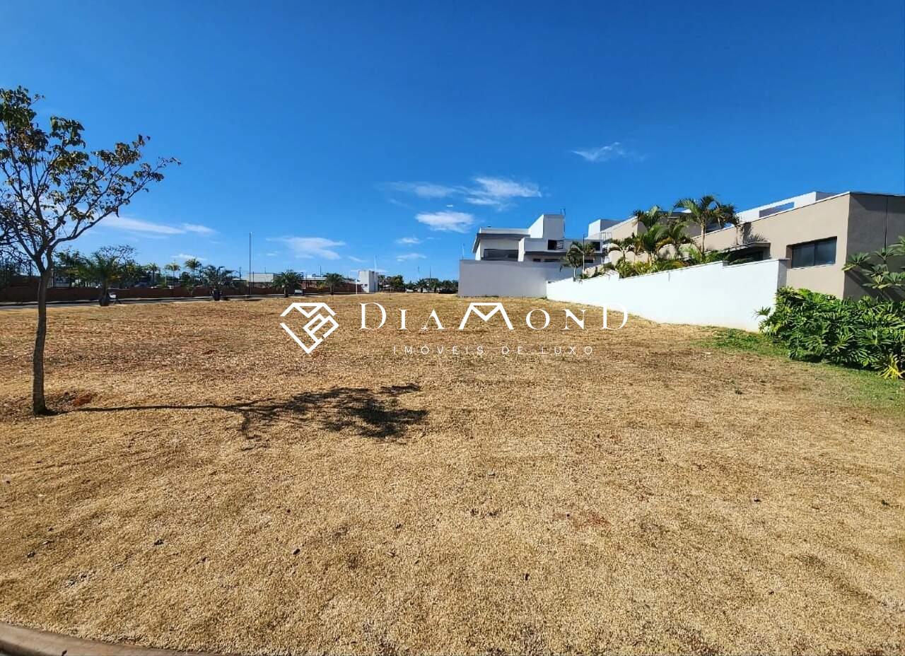 Terreno em condomínio à venda no Granja Marileusa: 