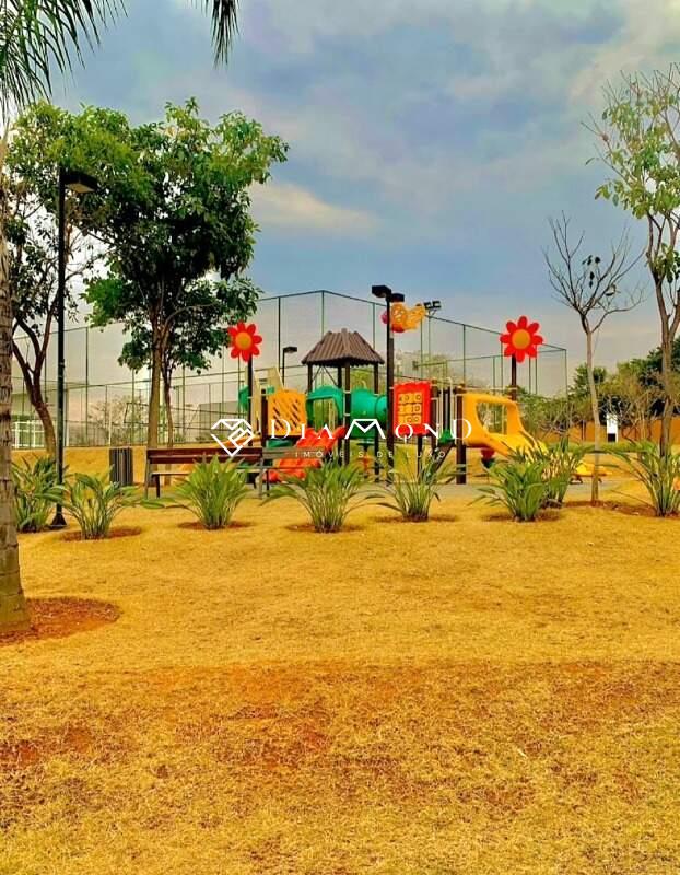 Terreno em condomínio à venda no Granja Marileusa: 