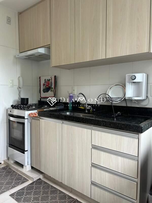 Apartamento à venda no Saraiva: 