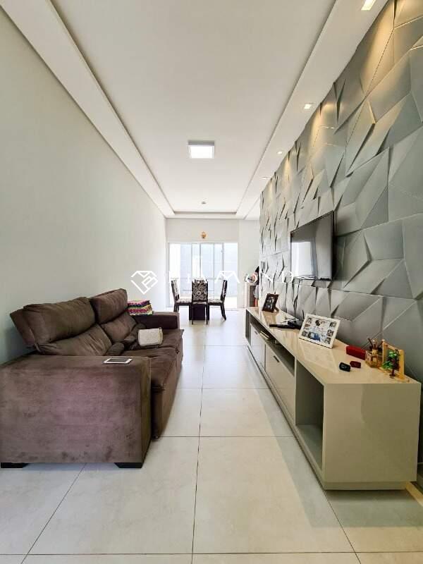 Casa à venda no Novo Mundo: 