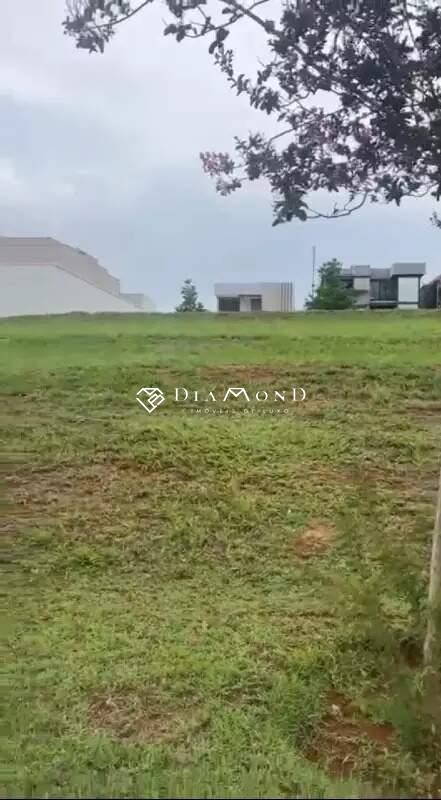 Terreno em condomínio à venda no Granja Marileusa: 
