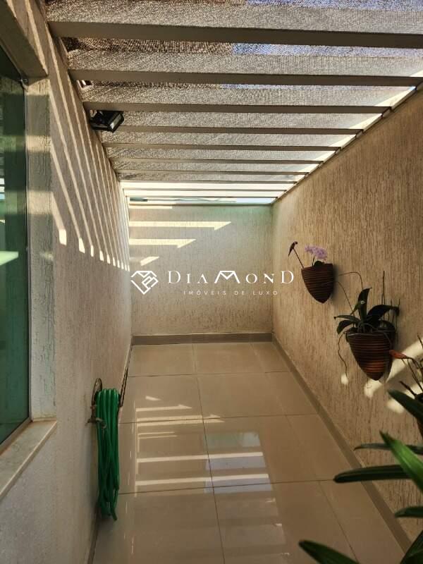 Casa à venda no Planalto: 