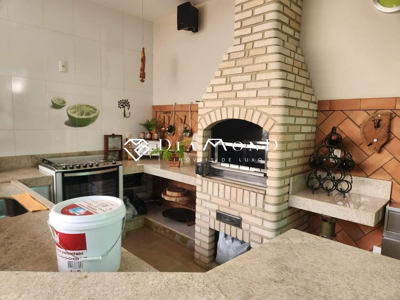 Casa à venda no Planalto: 