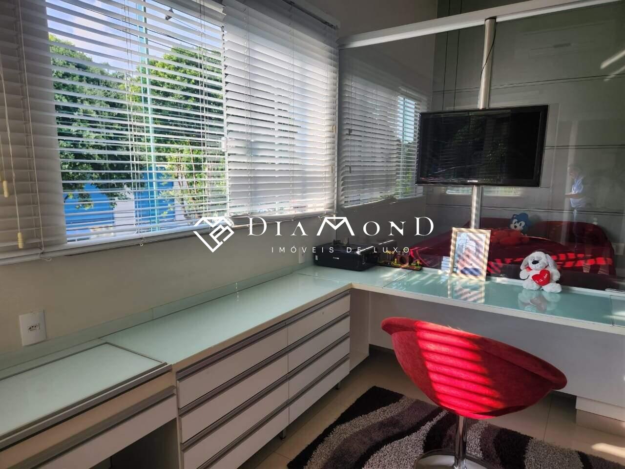 Casa à venda no Planalto: 