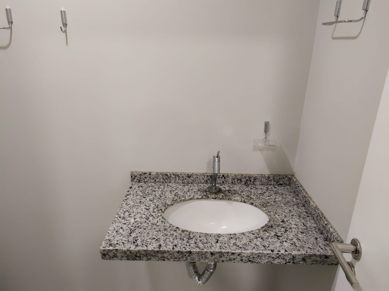 Salas/Conjuntos[ NumeroQuarto] Trindade Florianópolis The Place Office: 