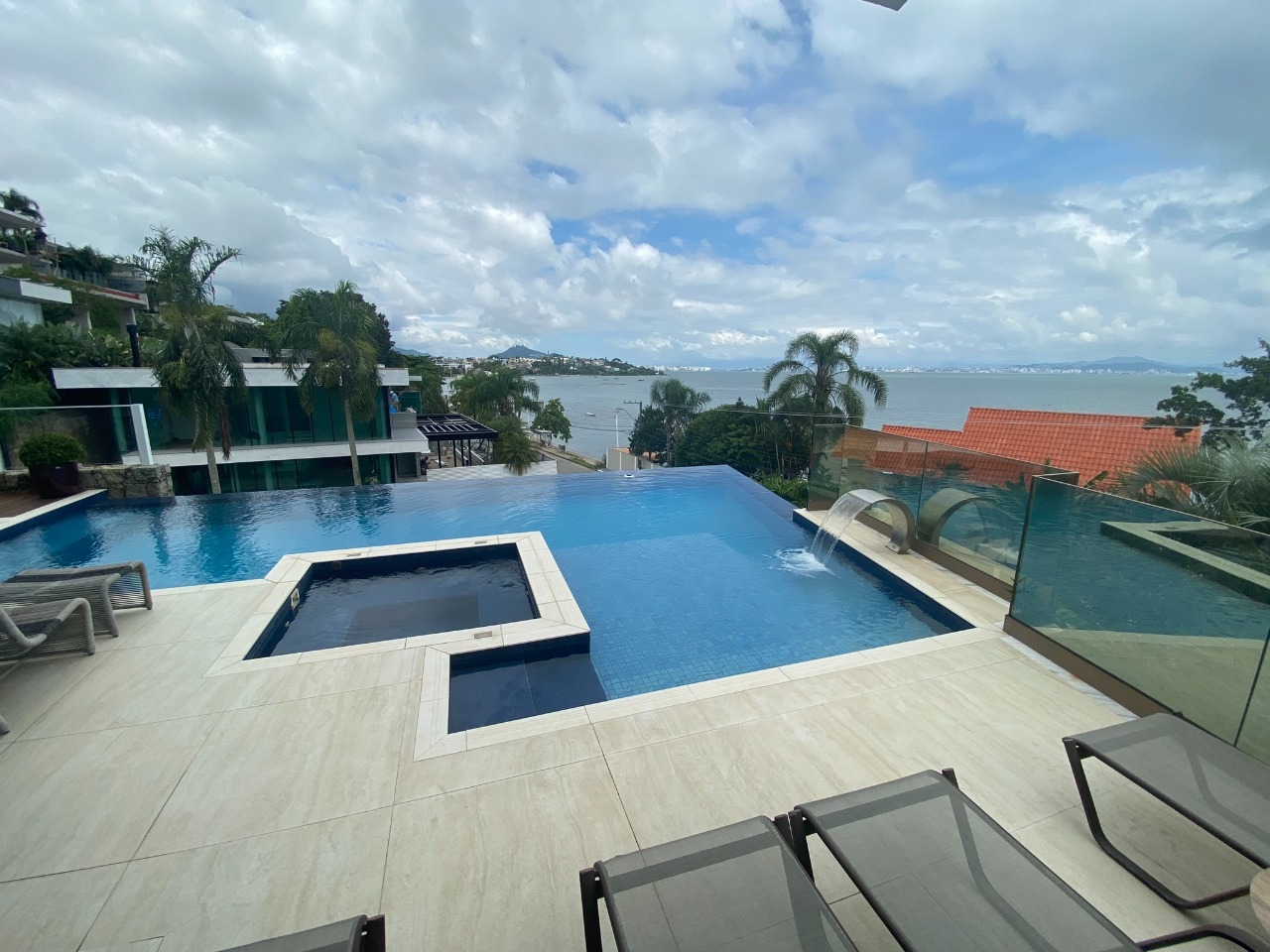 Casa em Condomínio[ NumeroQuarto] Cacupé Florianópolis : 