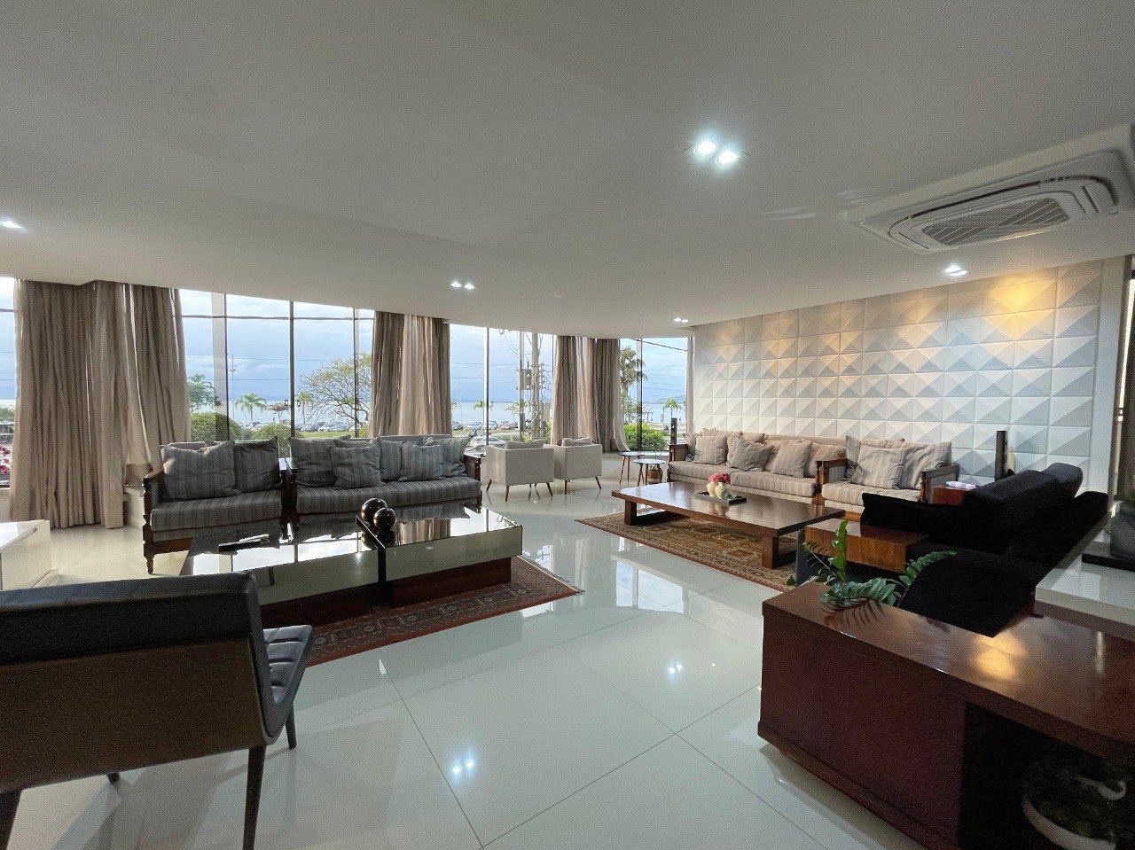 Apartamento[ NumeroQuarto] Beira-Mar Norte Florianópolis Richard gottsmann: 