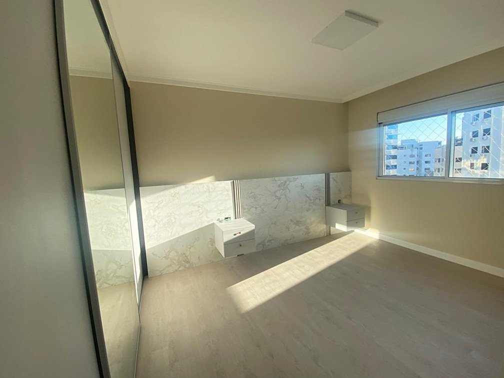 Apartamento[ NumeroQuarto] Centro Florianópolis Linda Koerich: 