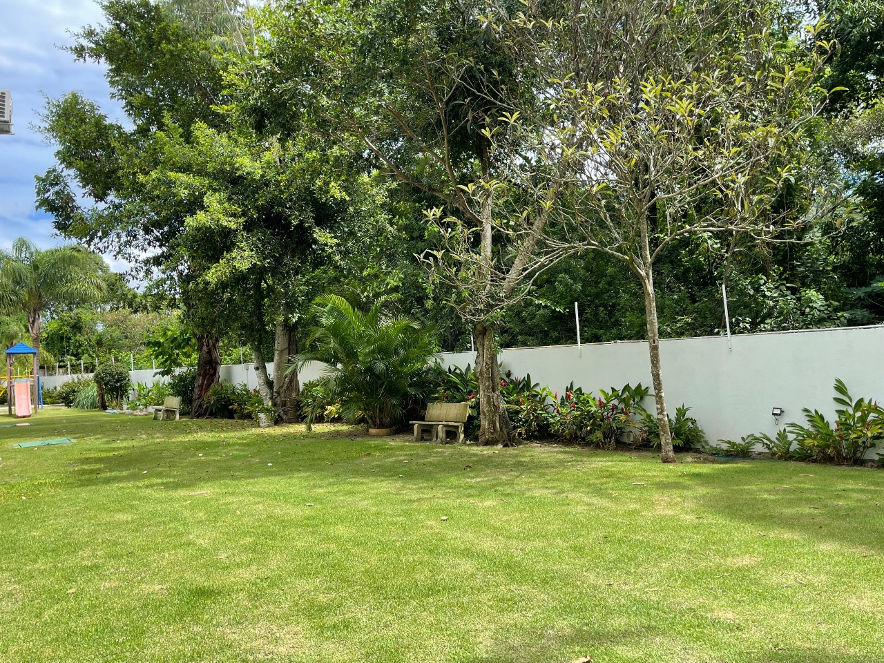 Cobertura[ NumeroQuarto] Canasvieiras Florianópolis Bella Vita Residence : Gramado do condomínio