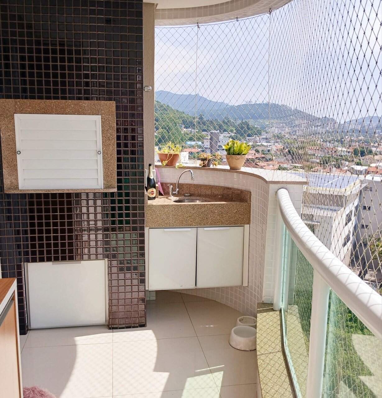 Apartamento[ NumeroQuarto] Itacorubi Florianópolis Tom Jobim: 