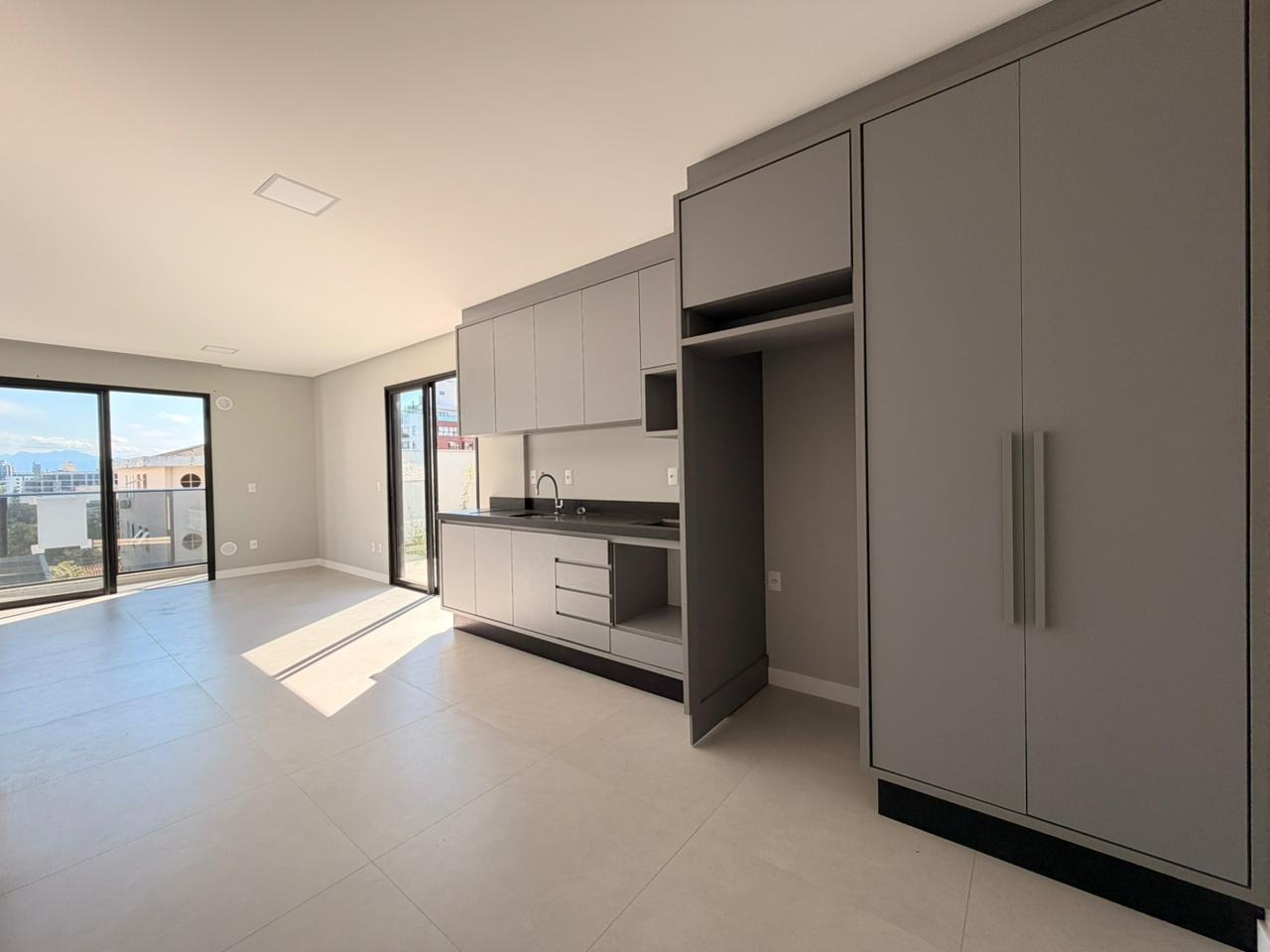 Apartamento[ NumeroQuarto] Coqueiros Florianópolis My Hub Smart Living: 