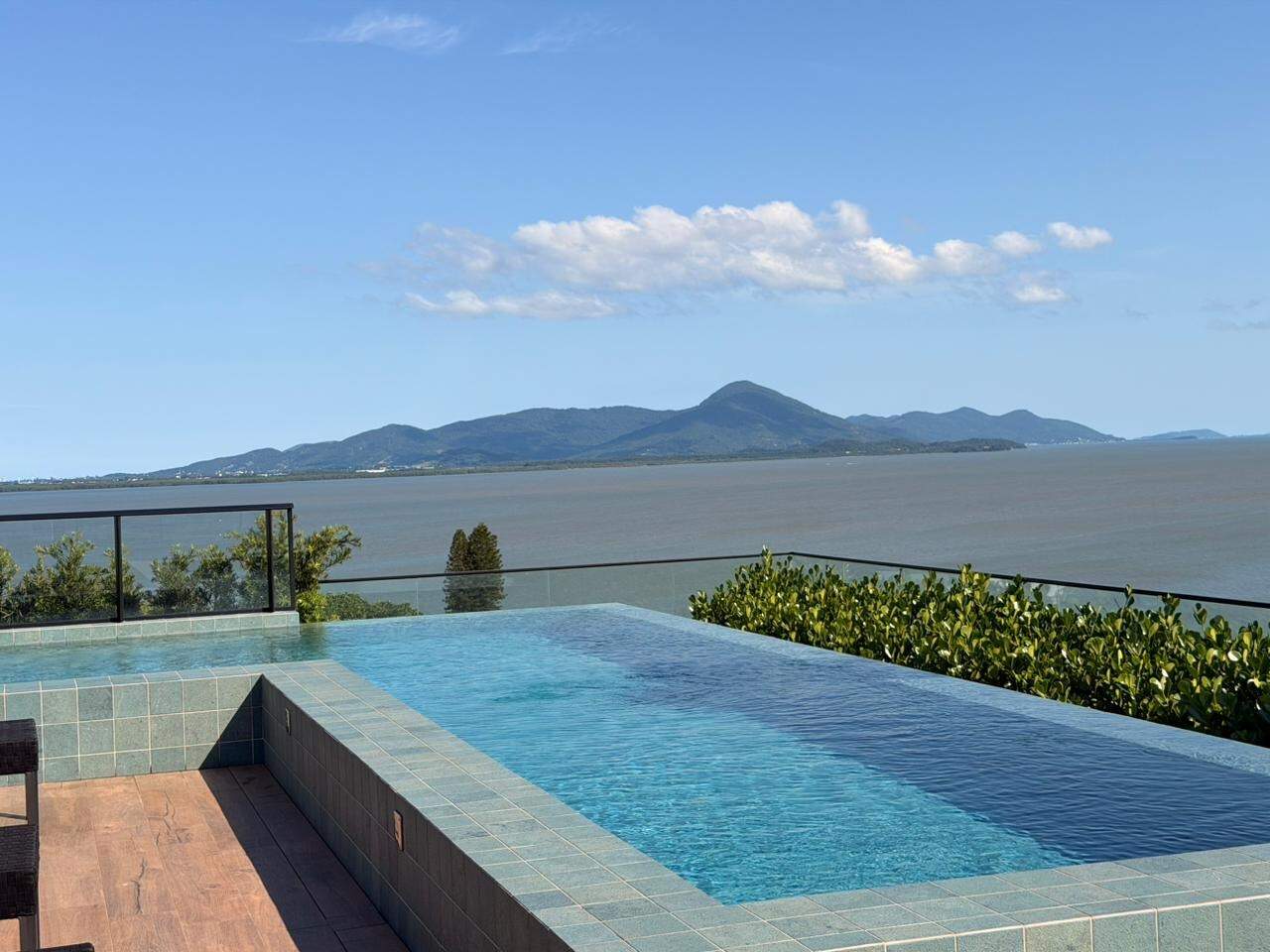 Apartamento[ NumeroQuarto] Coqueiros Florianópolis My Hub Smart Living: 