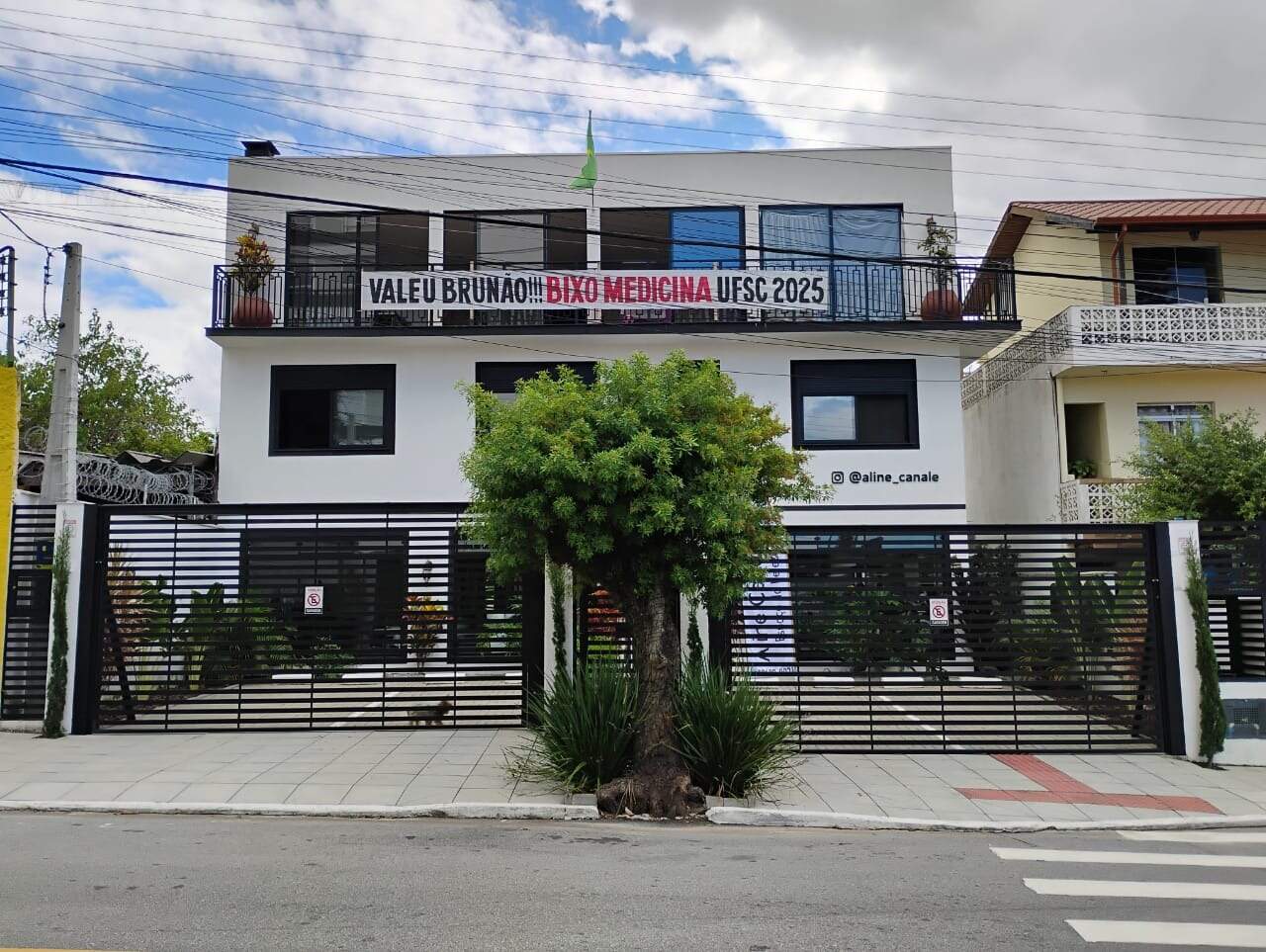 Casa comercial[ NumeroQuarto] Capoeiras Florianópolis : 