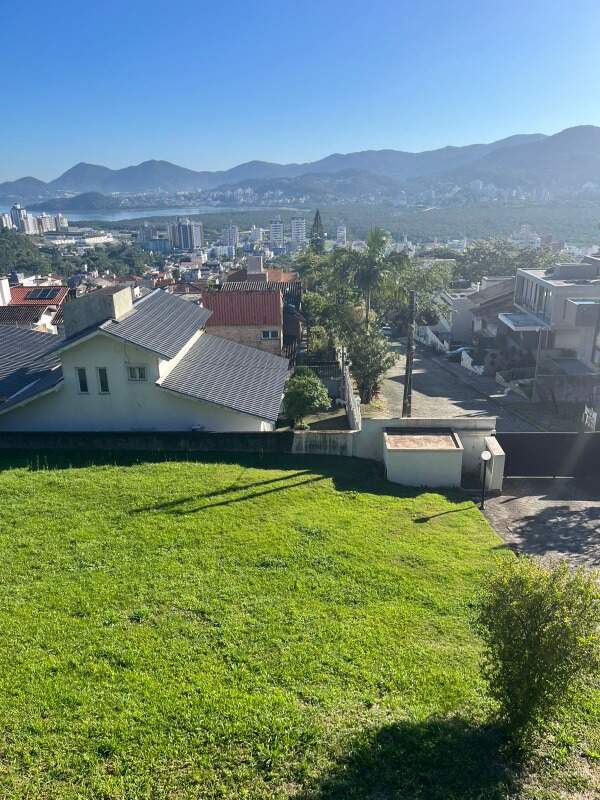 Terreno[ NumeroQuarto] Trindade Florianópolis : 