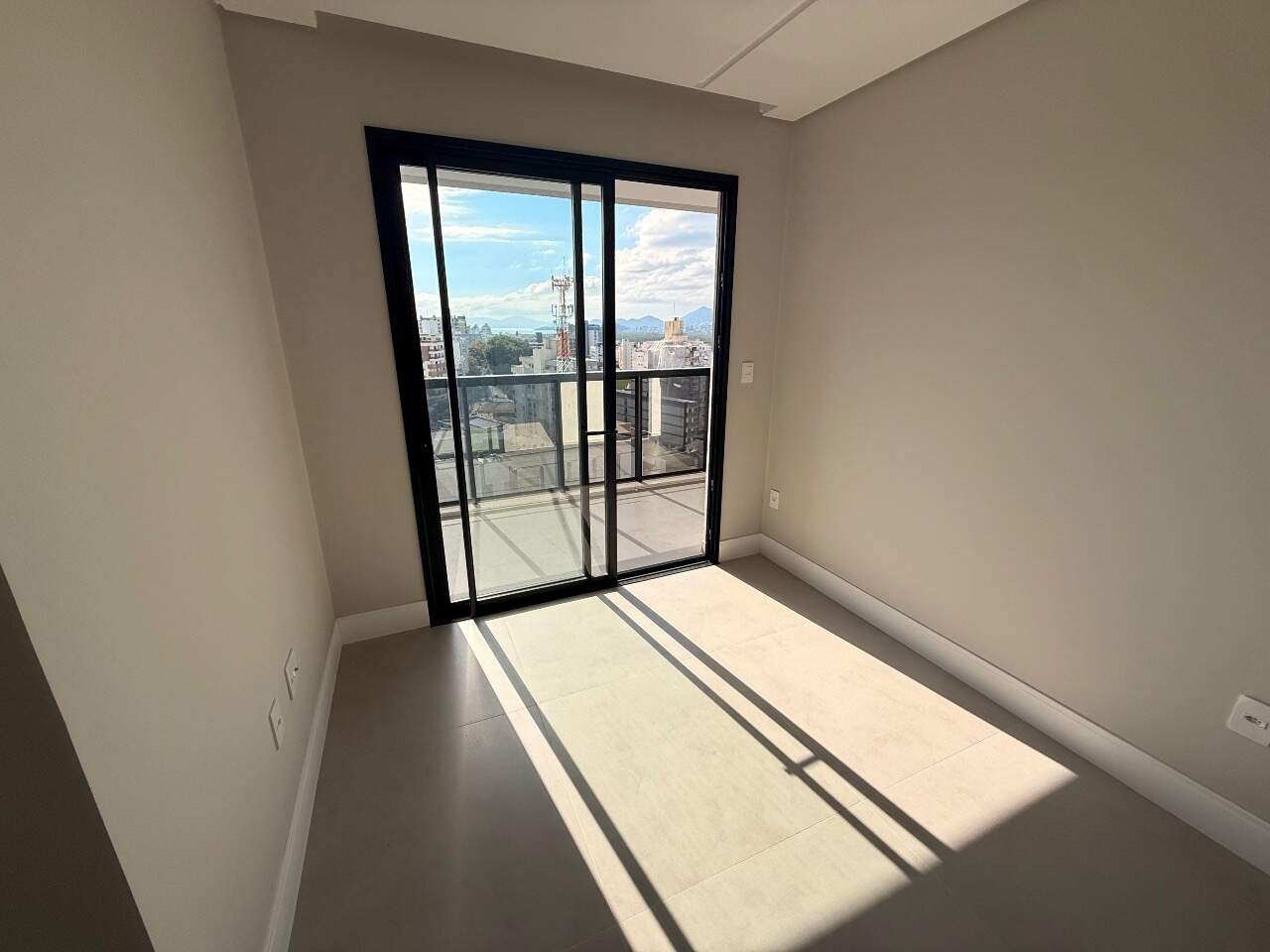 Apartamento 2 quartos em Trindade, Florianópolis | Rafael Moritz: Sala de Estar