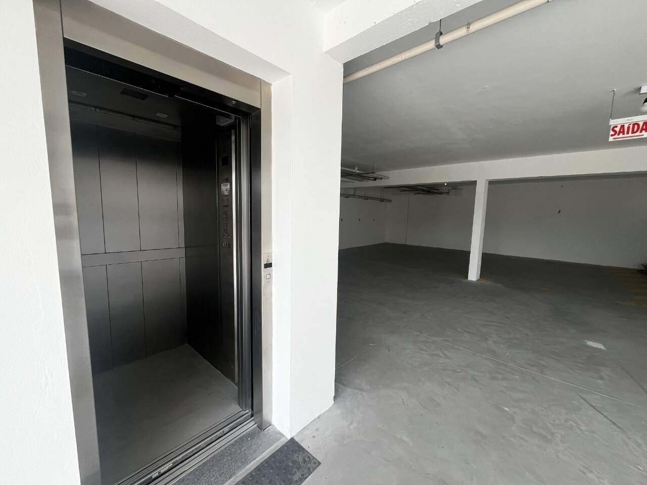 Prédio Comercial[ NumeroQuarto] Jardim Atlântico Florianópolis : 