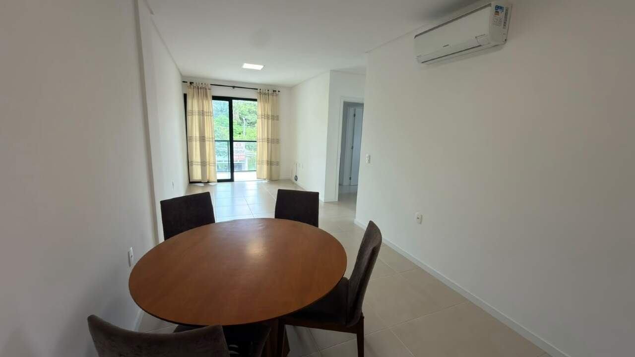 Apartamento 2 quartos em Trindade, Florianópolis | Contemporâneo : sala estar e jantar