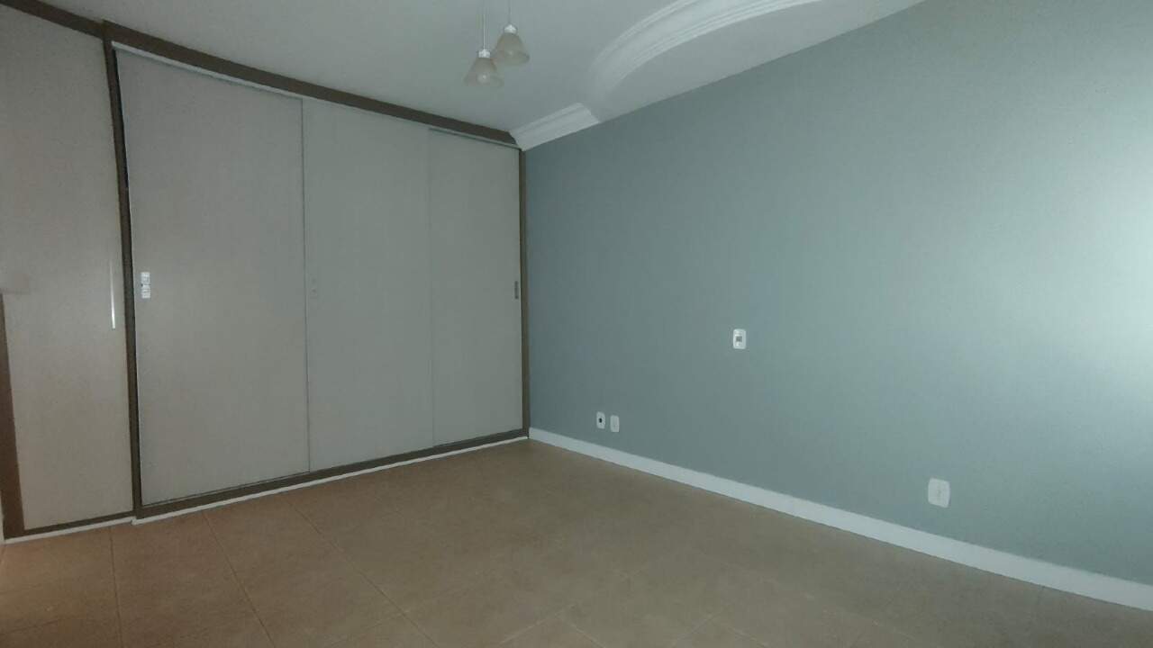 Casa em Condomínio à venda no Portal das Rosas: 