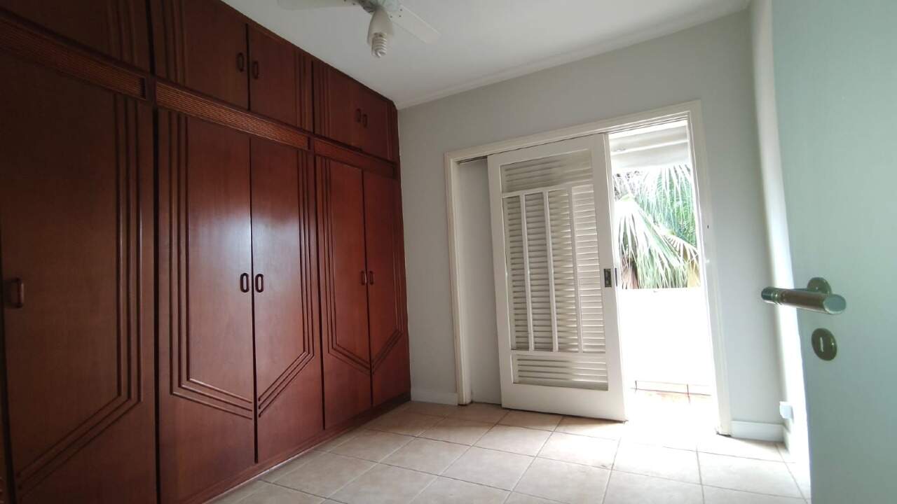 Casa em Condomínio à venda no Portal das Rosas: 