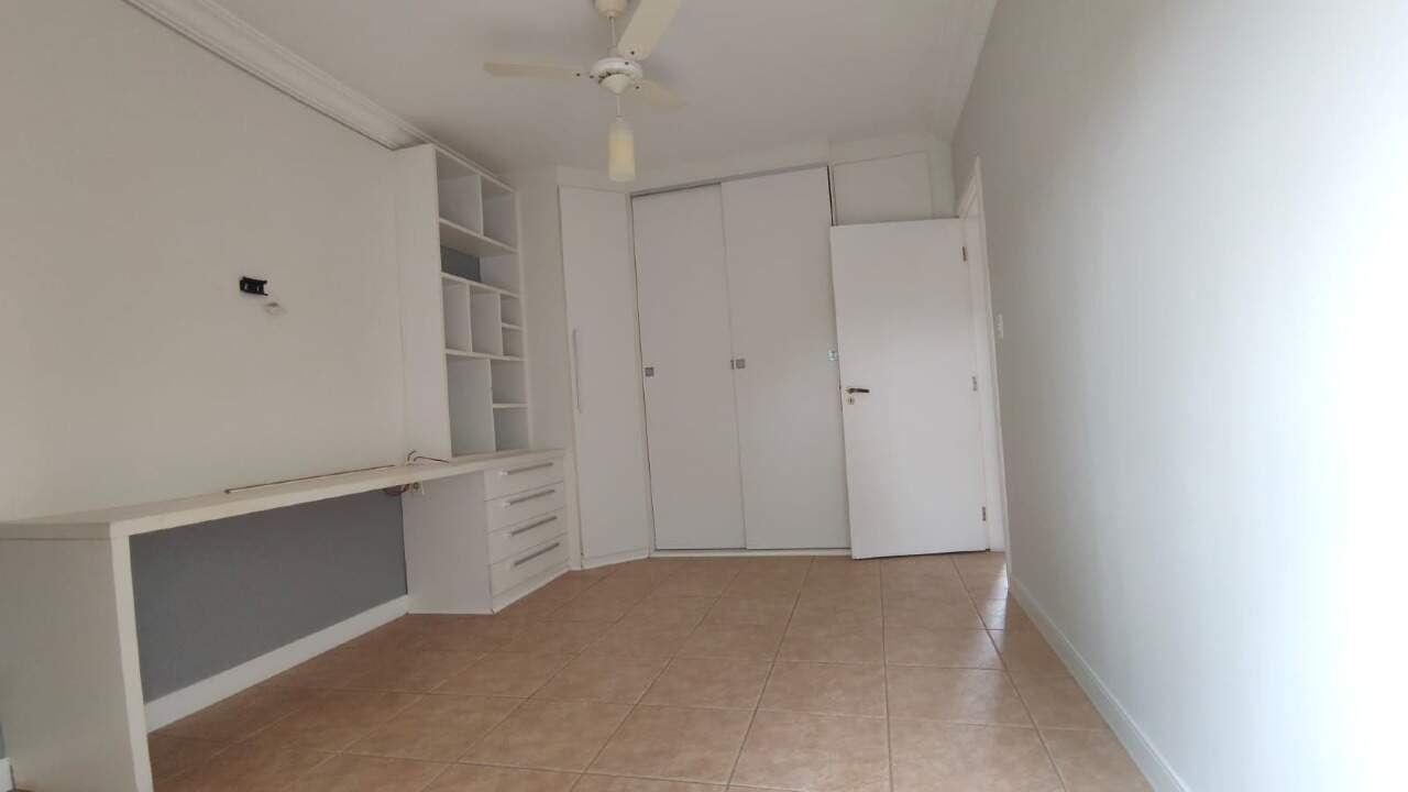 Casa em Condomínio à venda no Portal das Rosas: 