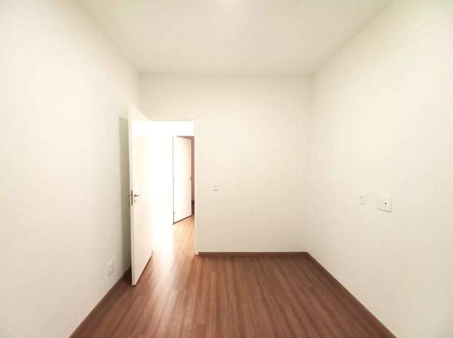 Apartamento à venda no Vale das Esmeraldas: 