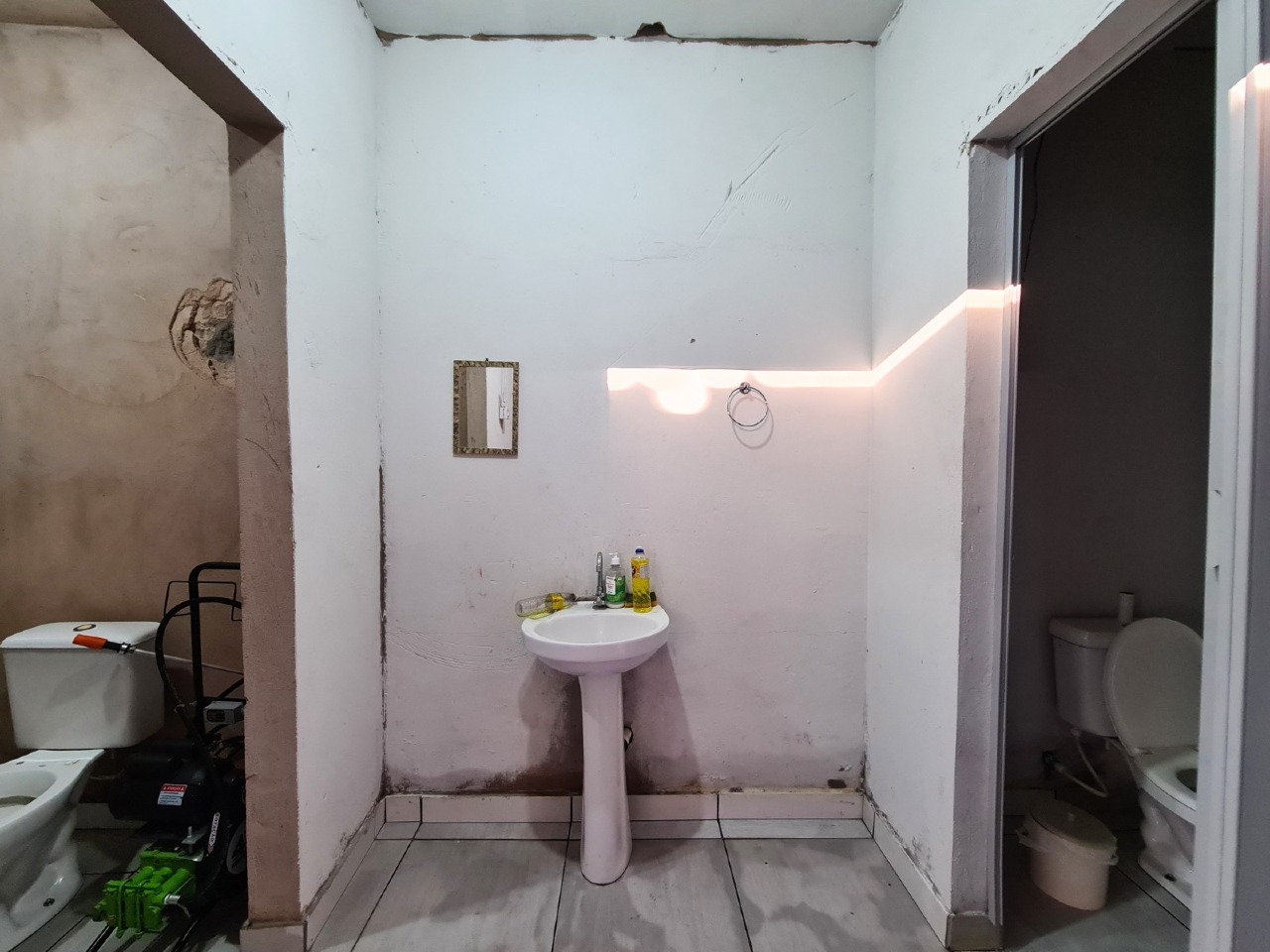 Barracão / Galpão à venda no Jardim Hortência: 