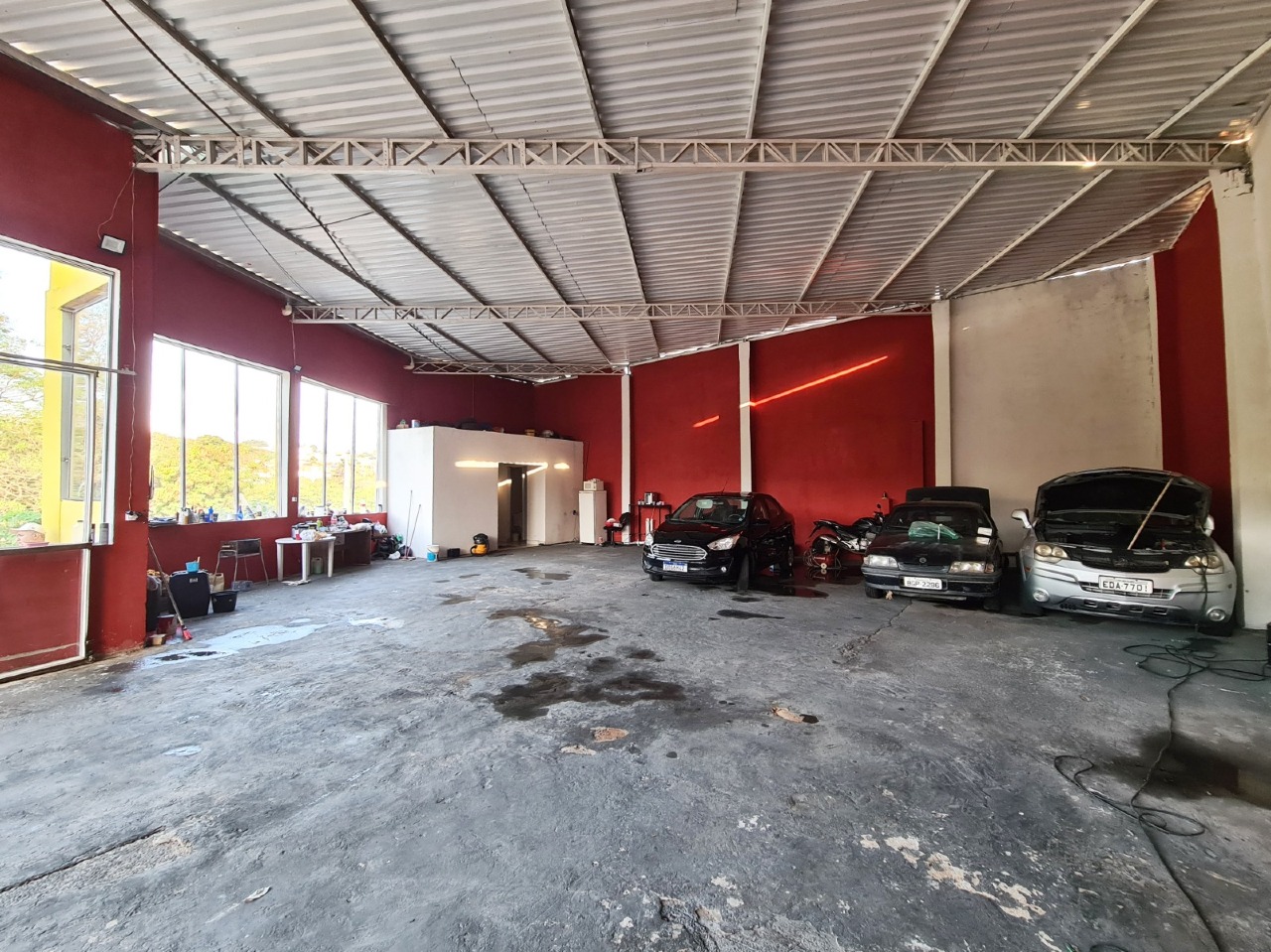 Barracão / Galpão à venda no Jardim Hortência: 